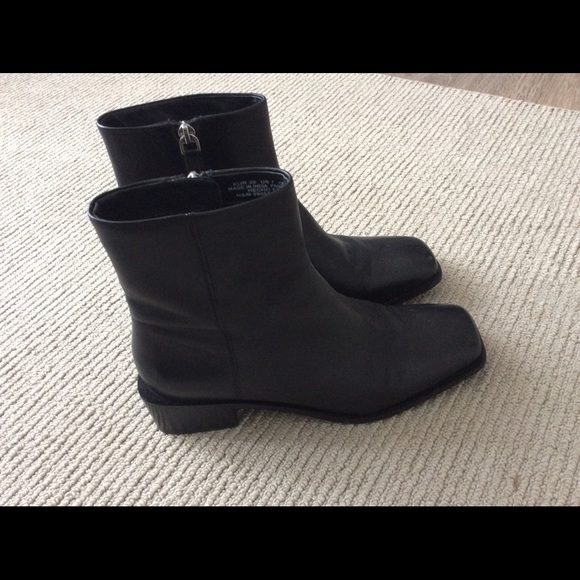 HM black boots. - Picture 7 of 9